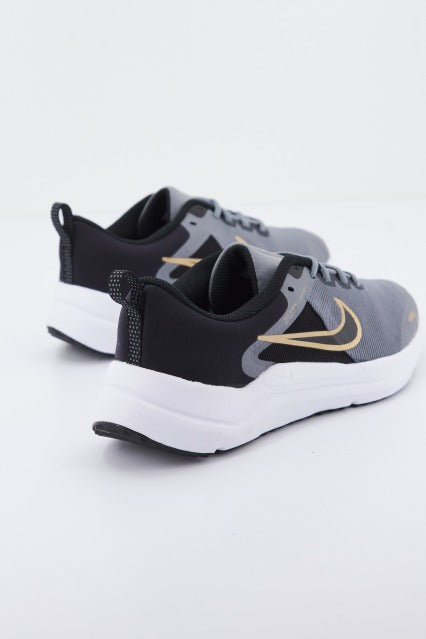 NIKE DOWNSHIFTER BIG KIDS en color GRIS (3)