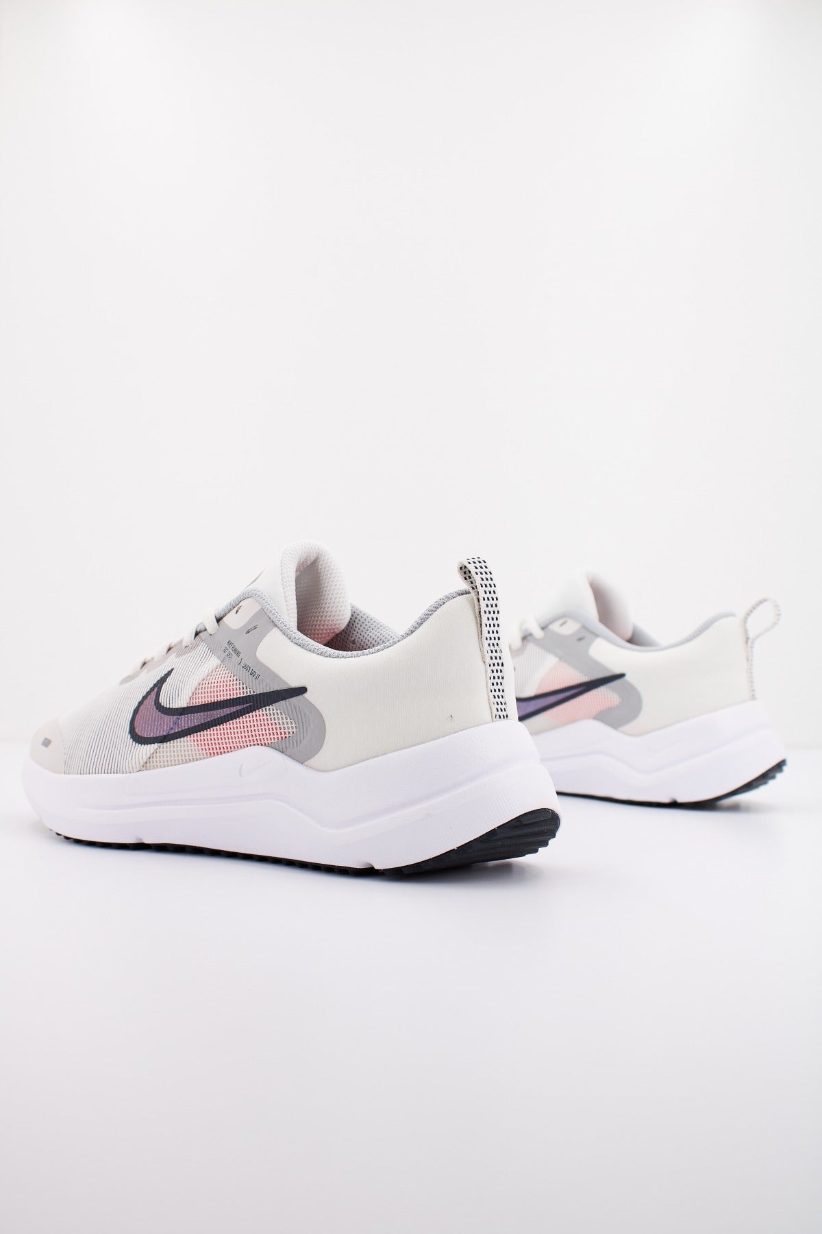 NIKE DOWNSHIFTER BIG KIDS en color BEIS (3)