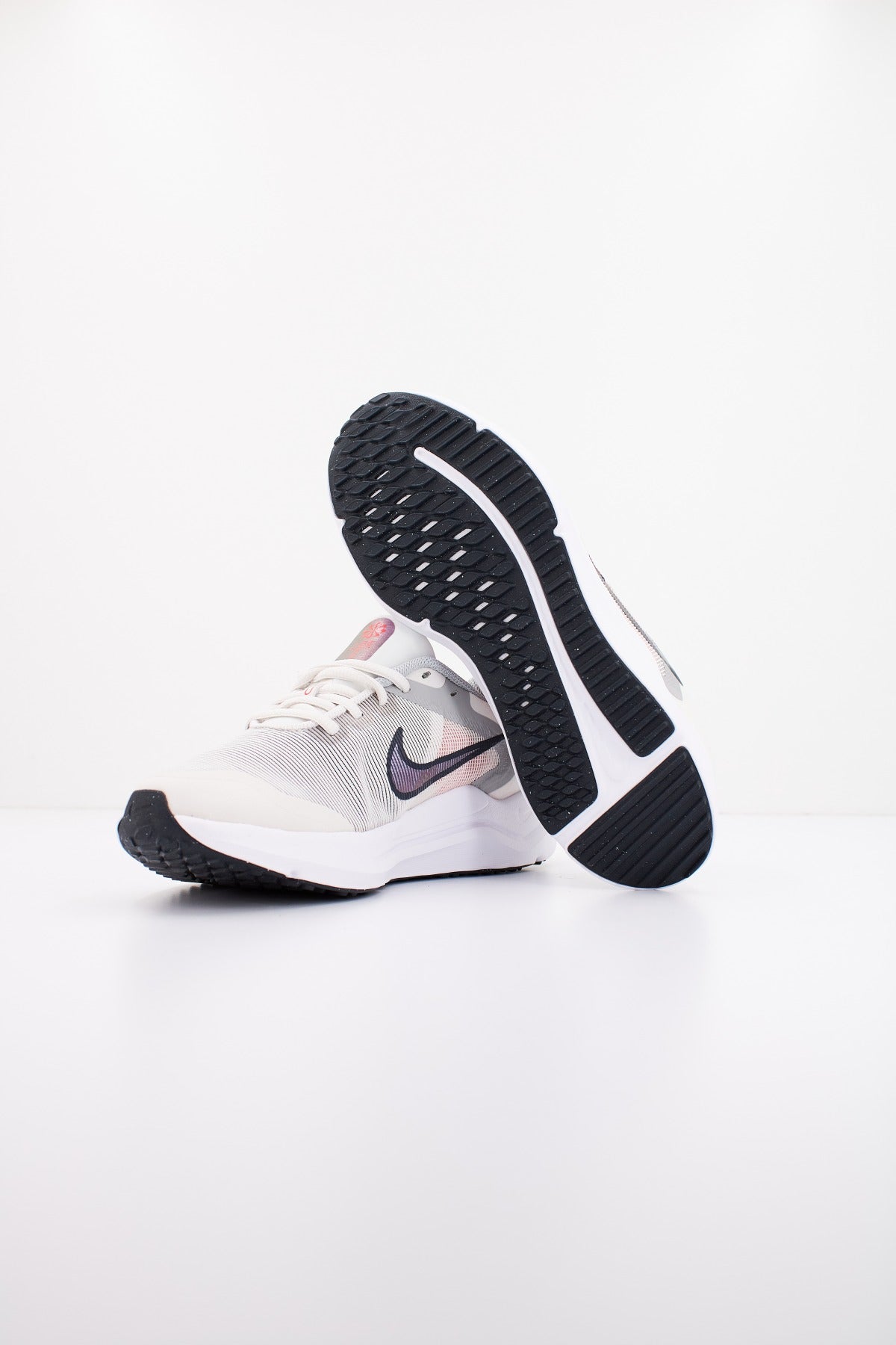 NIKE DOWNSHIFTER BIG KIDS en color BEIS (4)