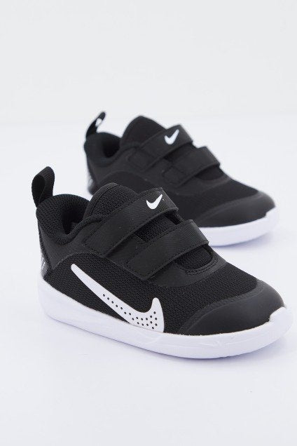 NIKE OMNI MULTI-COURT en color NEGRO (2)