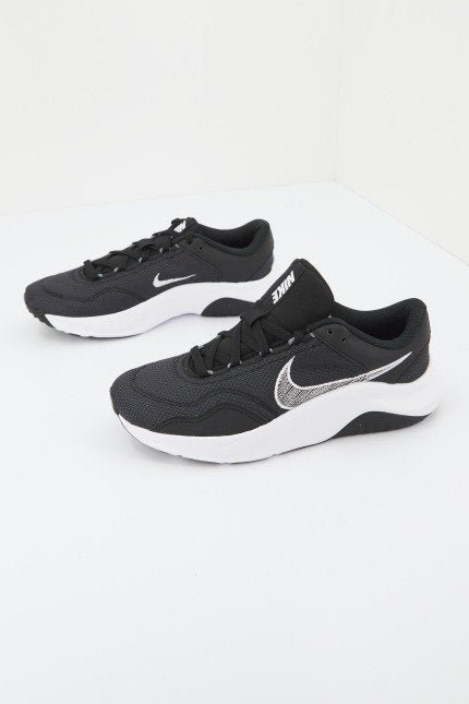 NIKE LEGEND ESSENTIAL WOME en color NEGRO (1)