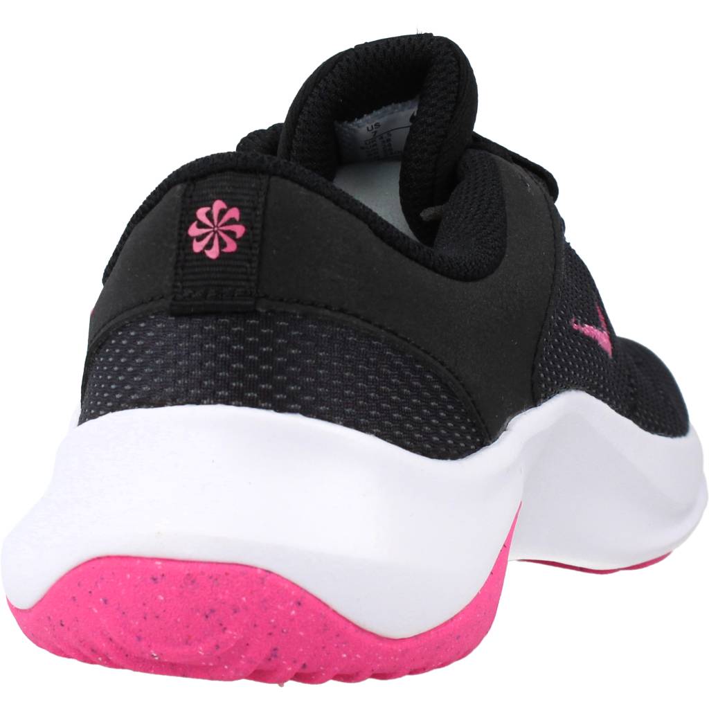 NIKE LEGEND ESSENTIAL en color NEGRO (3)