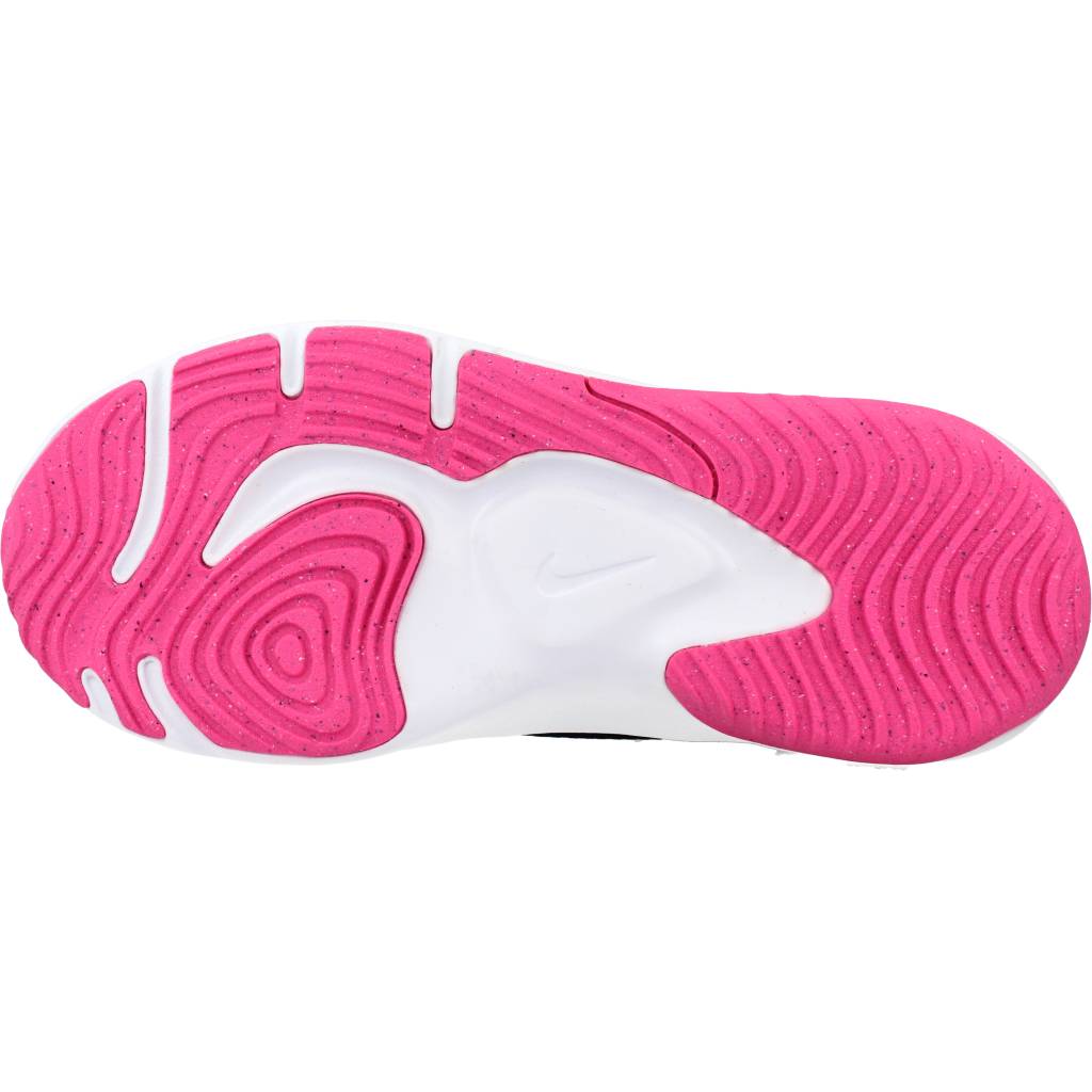 NIKE LEGEND ESSENTIAL en color NEGRO (6)