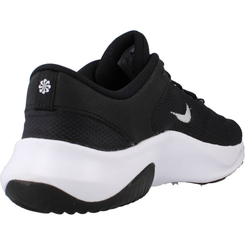 NIKE LEGEND ESSENTIAL MEN' en color NEGRO (3)