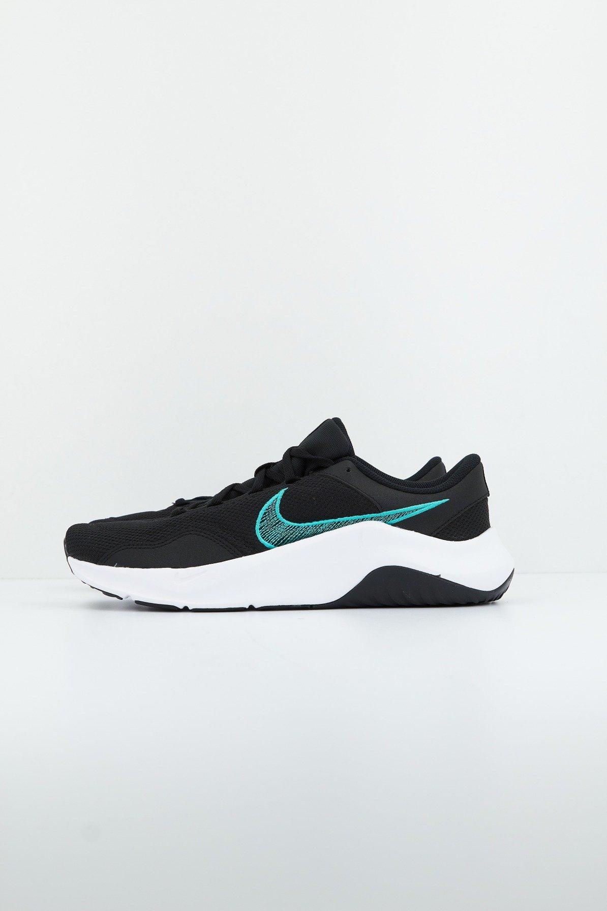 NIKE LEGEND ESSENTIAL NN en color NEGRO (1)