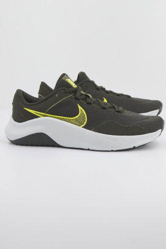NIKE LEGEND ESSENTIAL NN en color VERDE (2)