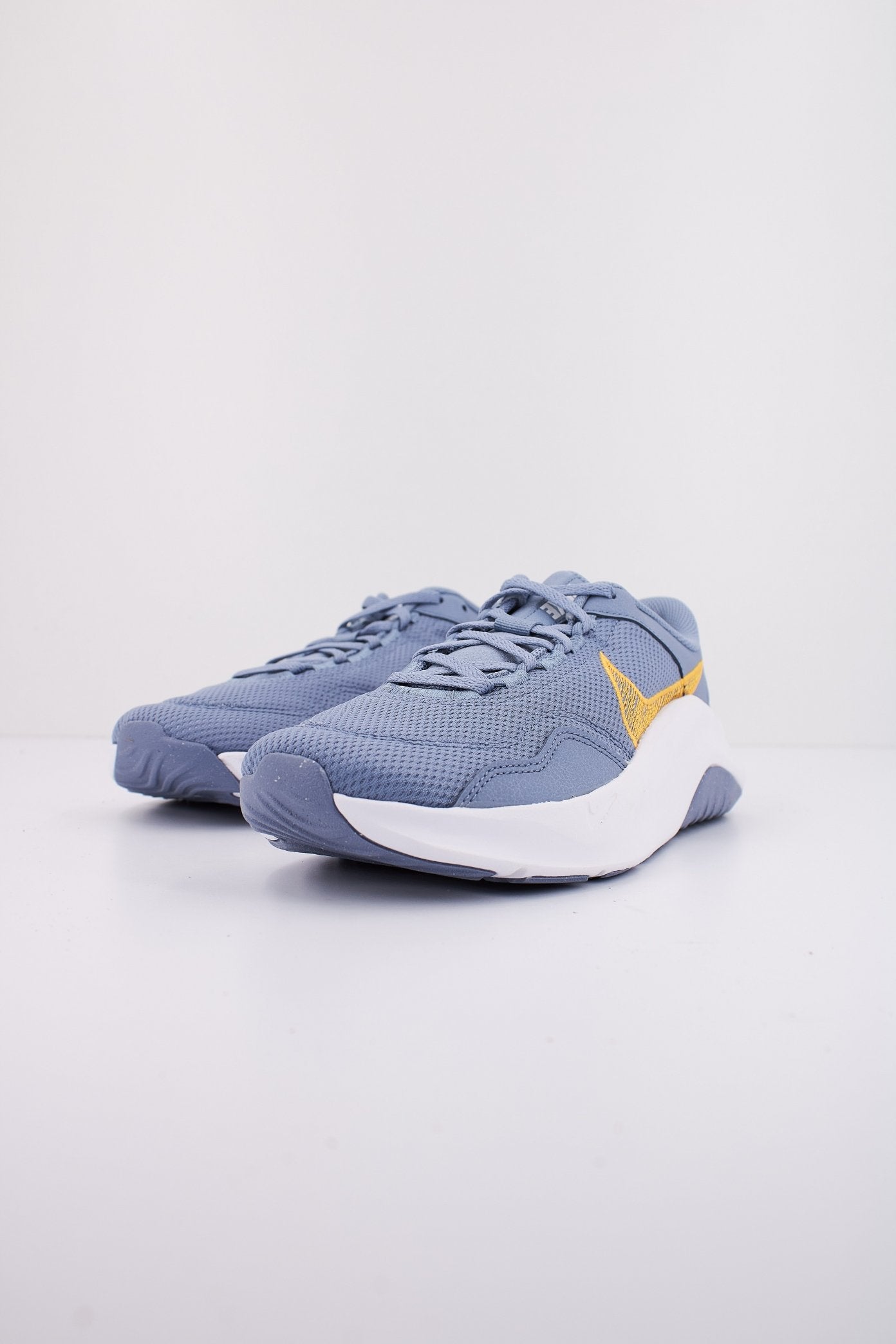 NIKE ESSENTIAL NEXT NATU en color AZUL (2)