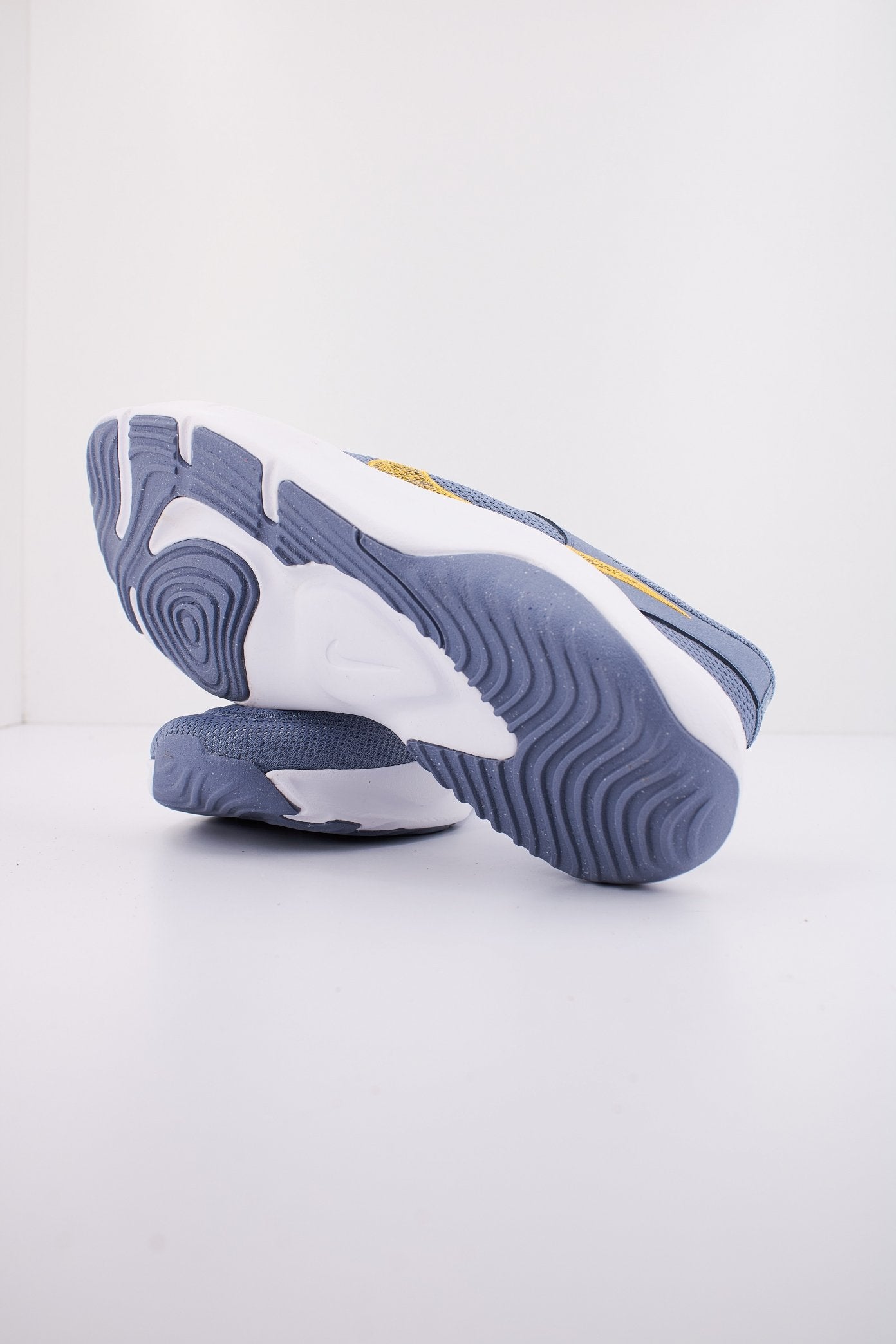 NIKE ESSENTIAL NEXT NATU en color AZUL (4)