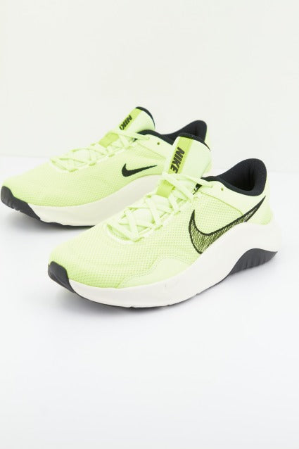 NIKE LEGEND ESSENTIAL NN en color VERDE (1)