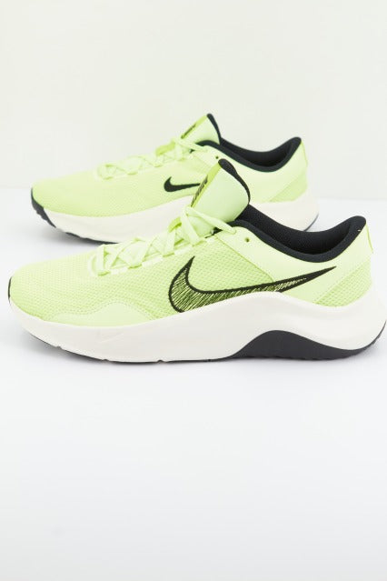 NIKE LEGEND ESSENTIAL NN en color VERDE (2)