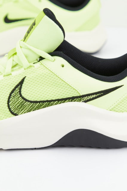 NIKE LEGEND ESSENTIAL NN en color VERDE (3)