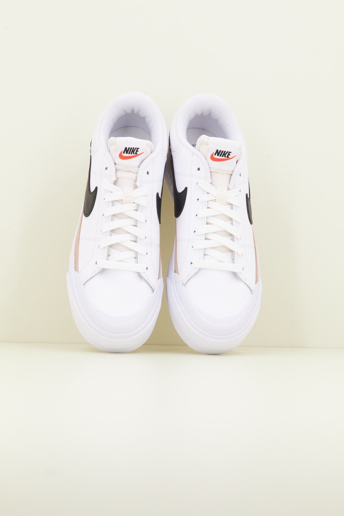 NIKE COURT LEGACY LIFT en color BLANCO (2)