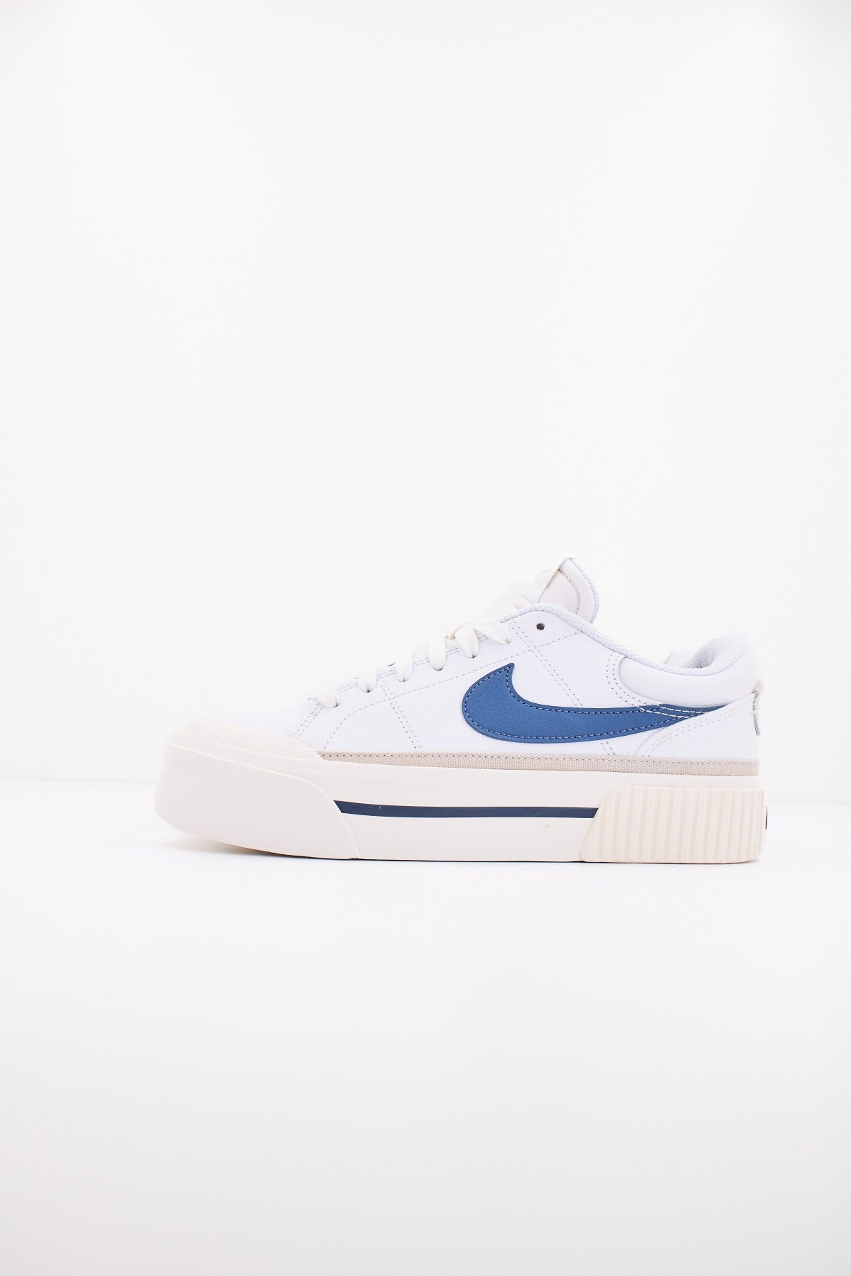 NIKE COURT LEGACY LIFT en color BLANCO (1)