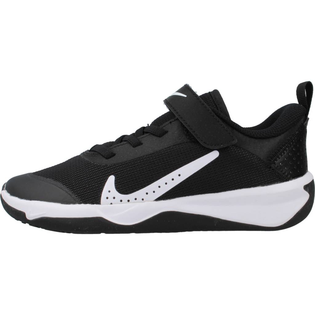 NIKE OMNI LITTLE KIDS' SHOES en color NEGRO (2)