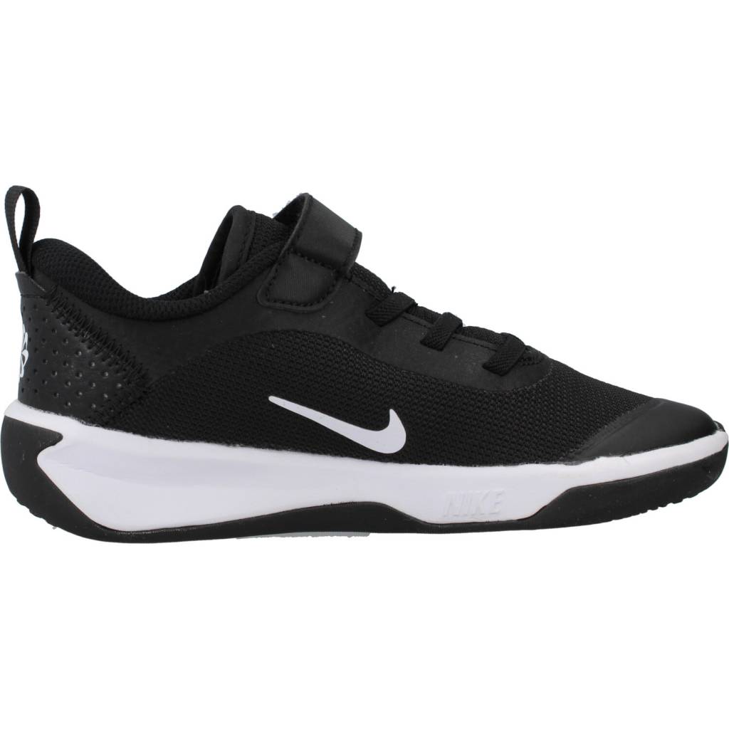 NIKE OMNI LITTLE KIDS' SHOES en color NEGRO (4)
