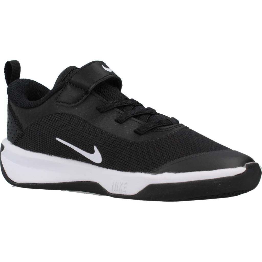 NIKE OMNI LITTLE KIDS' SHOES en color NEGRO (5)