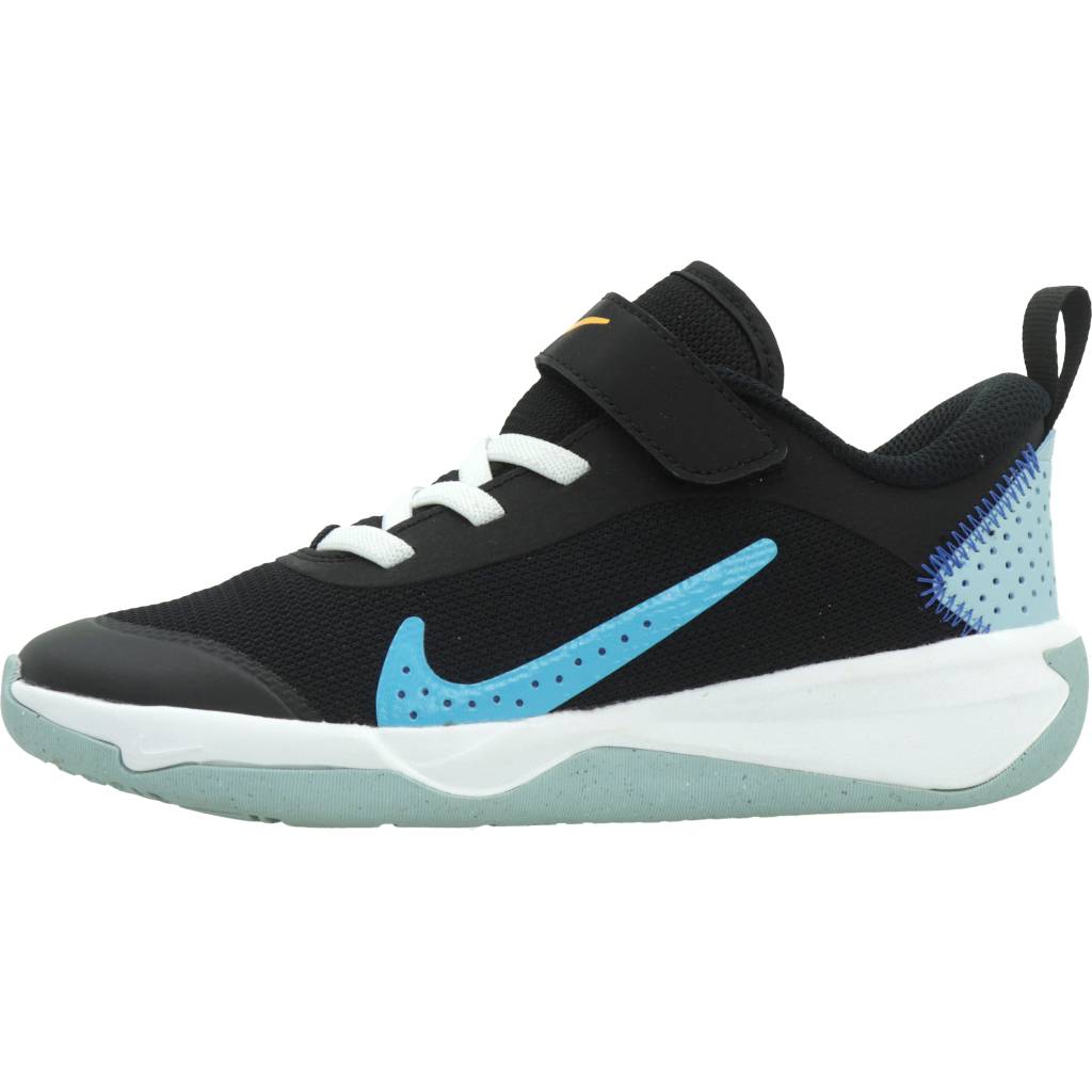 NIKE OMNI LITTLE KIDS' SHOES en color NEGRO (2)