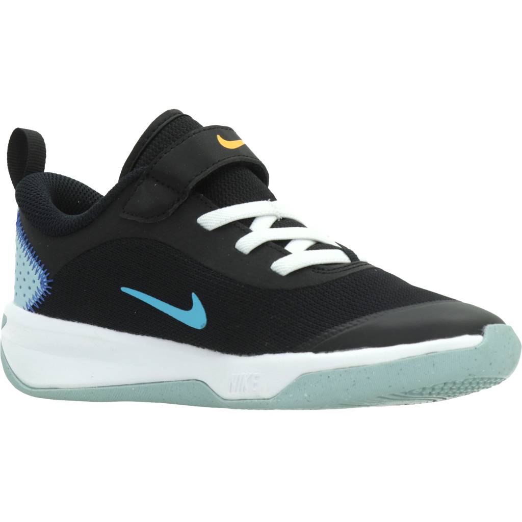 NIKE OMNI LITTLE KIDS' SHOES en color NEGRO (5)