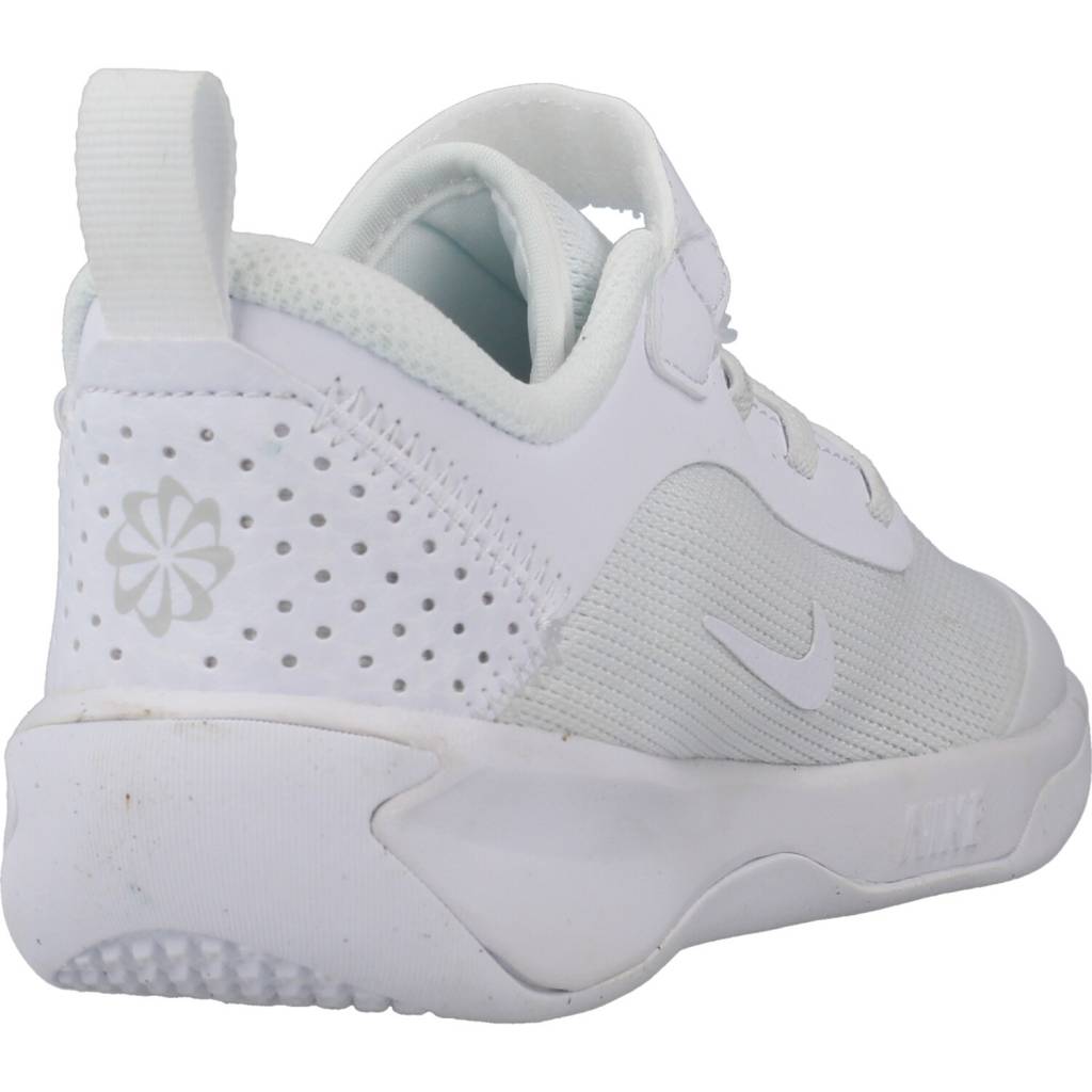 NIKE OMNI LITTLE KIDS' SHOES en color BLANCO (3)