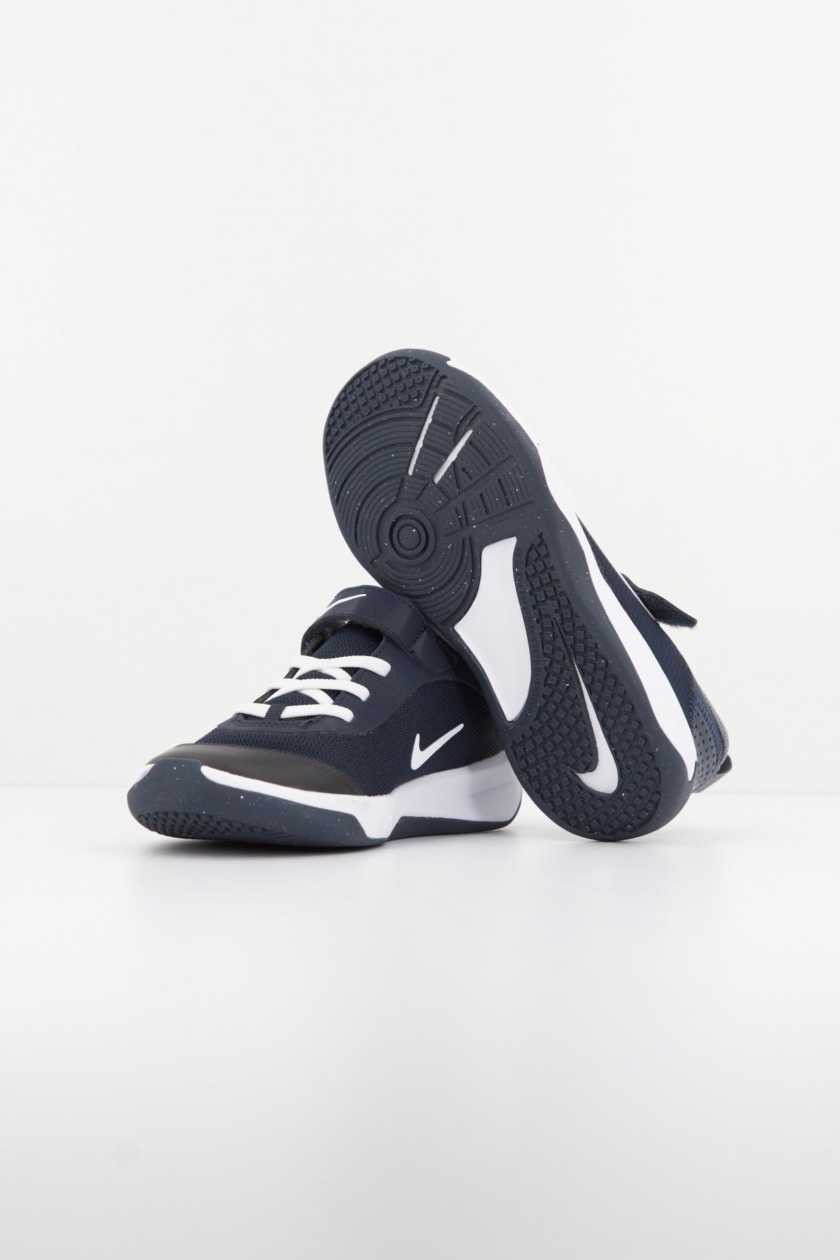 NIKE OMNI LITTLE KIDS' SHOES en color AZUL (4)
