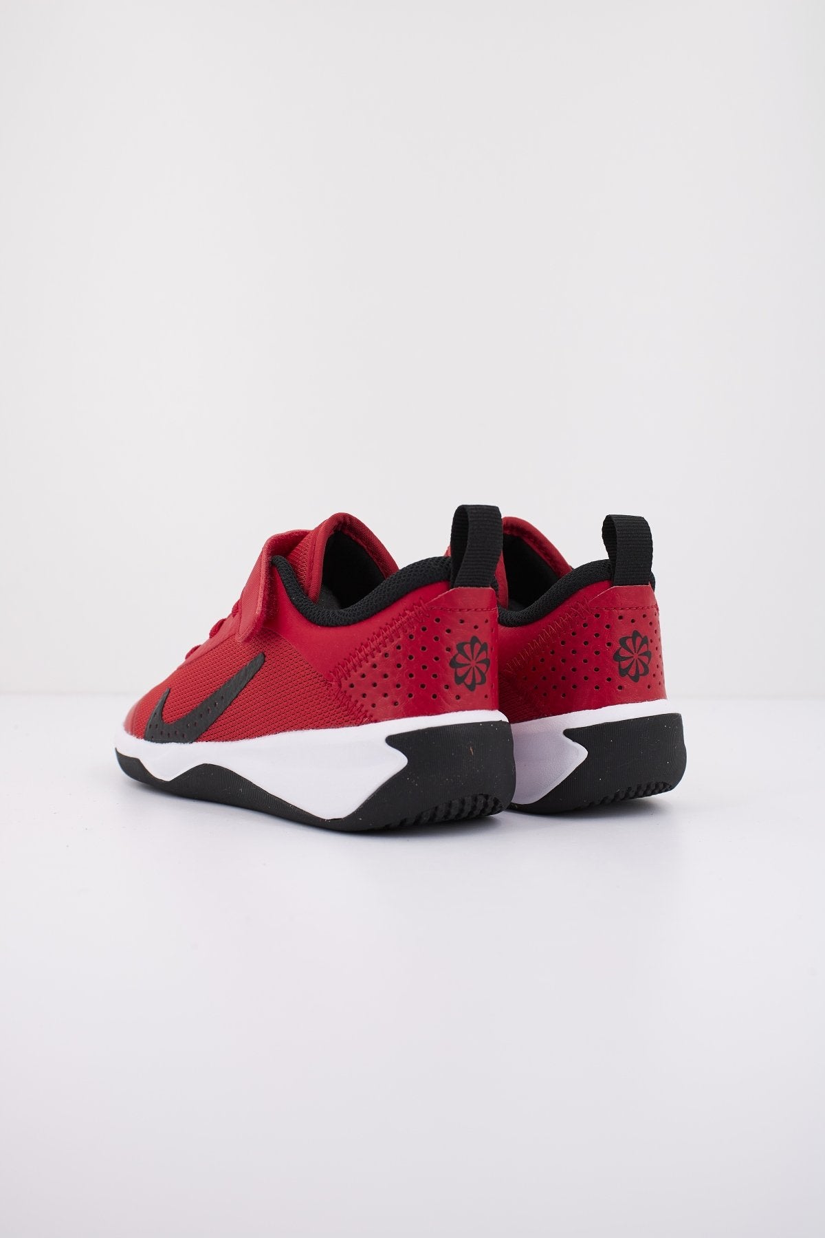 NIKE OMNI LITTLE KIDS' SHOES en color ROJO (3)