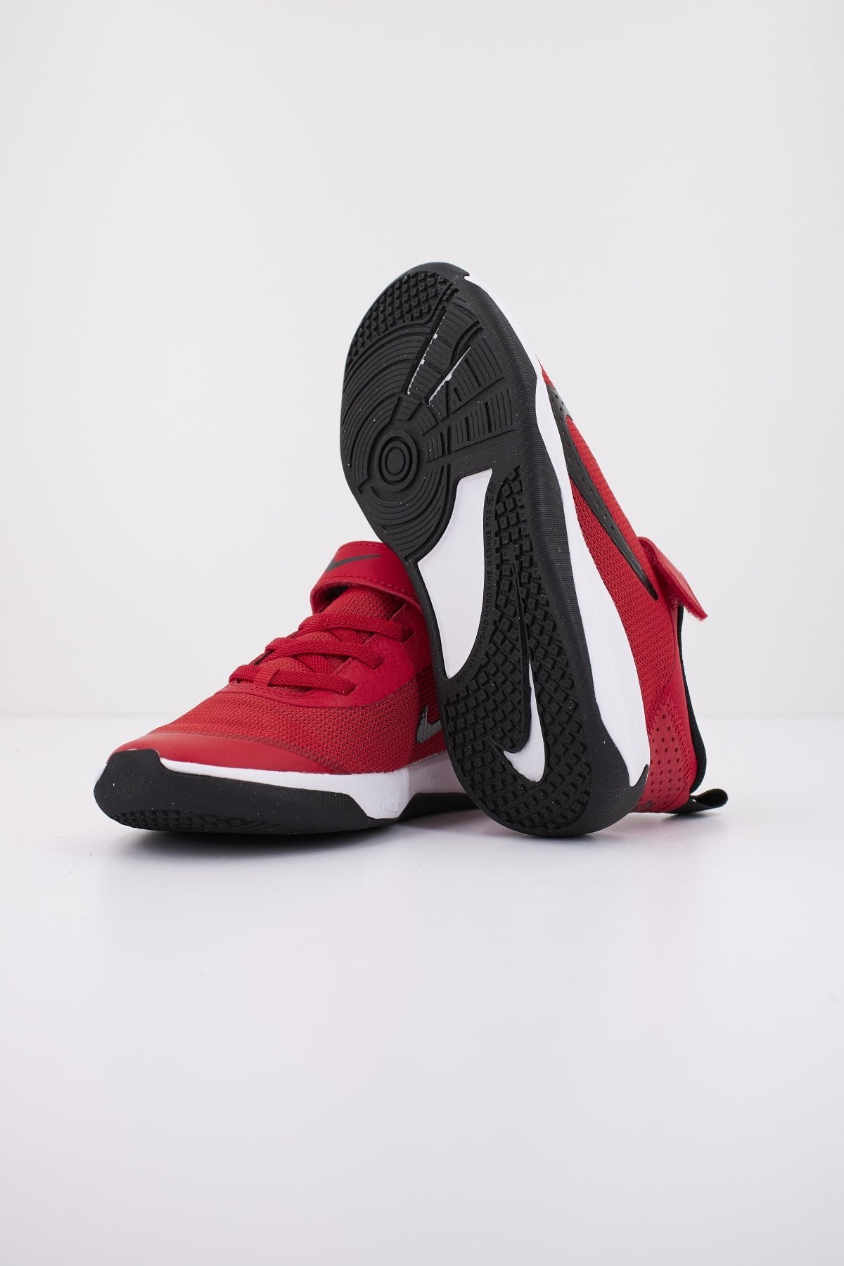 NIKE OMNI LITTLE KIDS' SHOES en color ROJO (4)