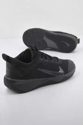 NIKE OMNI MULTI-COURT en color NEGRO (2)