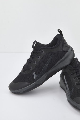 NIKE OMNI MULTI-COURT en color NEGRO (3)