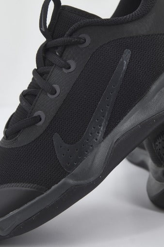 NIKE OMNI MULTI-COURT en color NEGRO (4)
