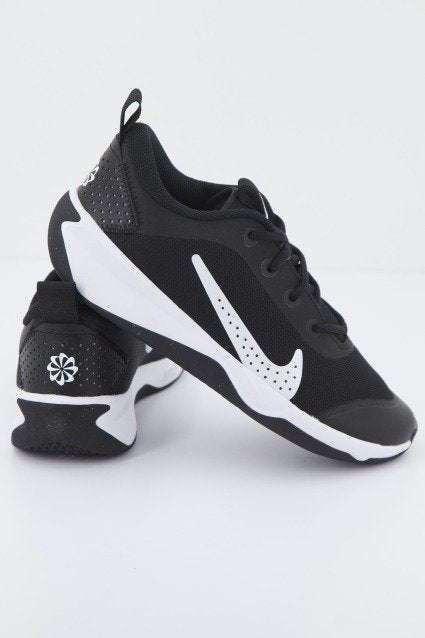 NIKE OMNI BIG KIDS' ROAD RUN en color NEGRO (2)