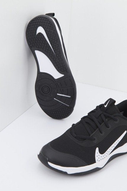 NIKE OMNI BIG KIDS' ROAD RUN en color NEGRO (3)