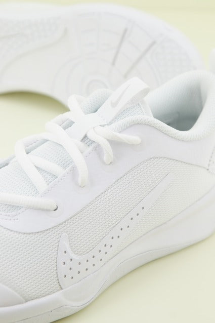 NIKE OMNI BIG KIDS' ROAD RUN en color BLANCO (3)