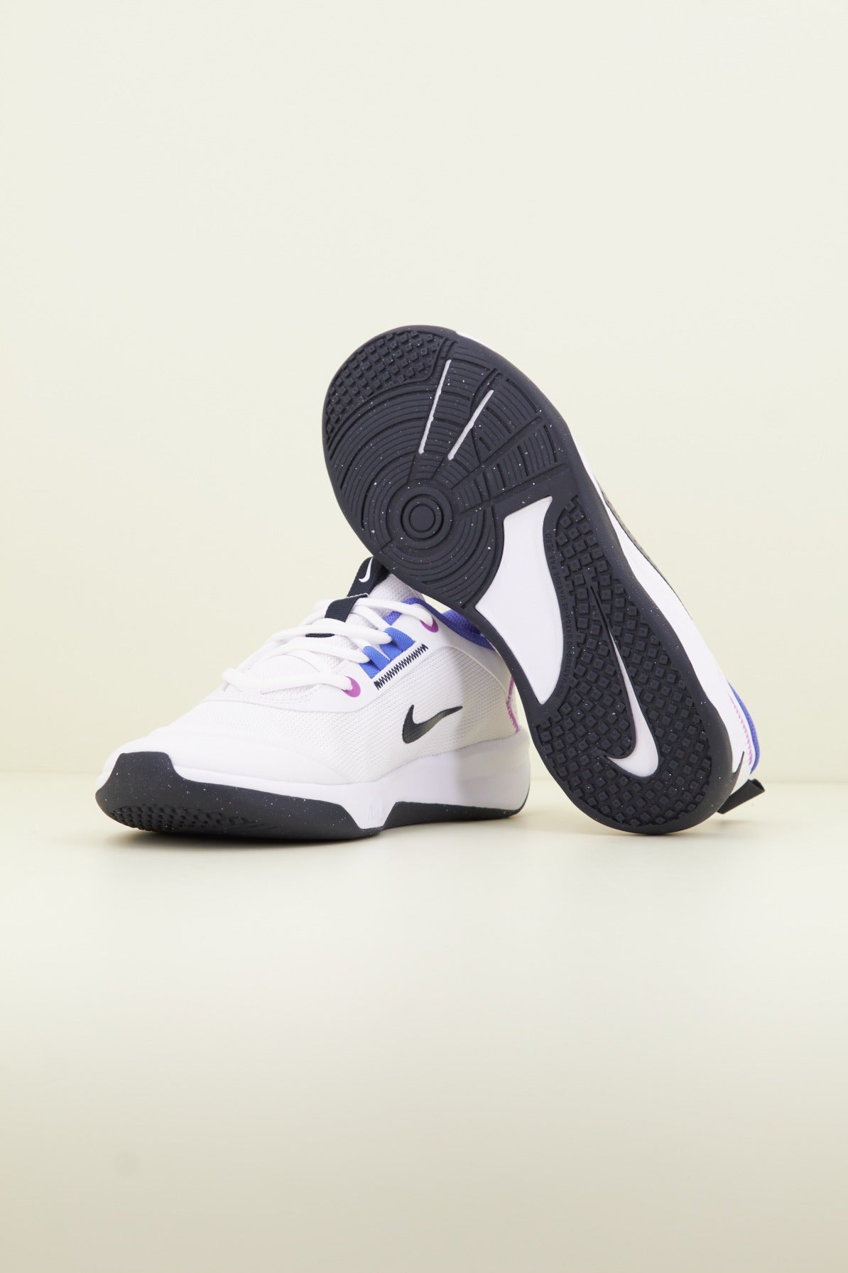 NIKE OMNI MULTI-COURT en color BLANCO (4)