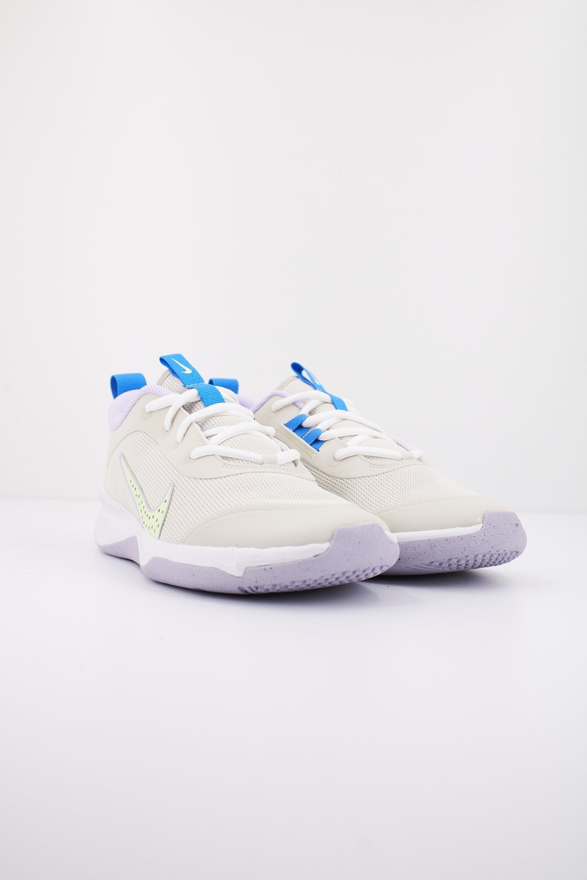 NIKE OMNI BIG KIDS' ROAD RUN en color BEIS (2)
