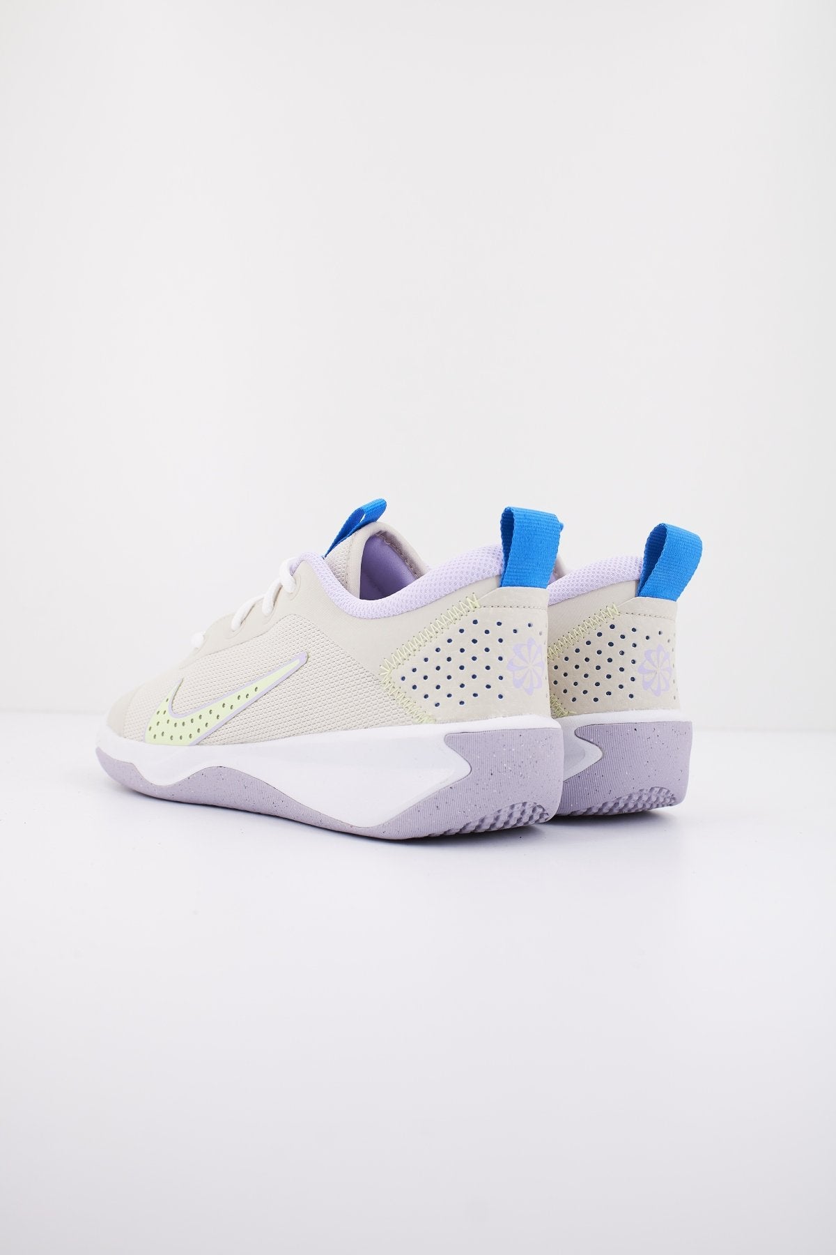 NIKE OMNI BIG KIDS' ROAD RUN en color BEIS (3)