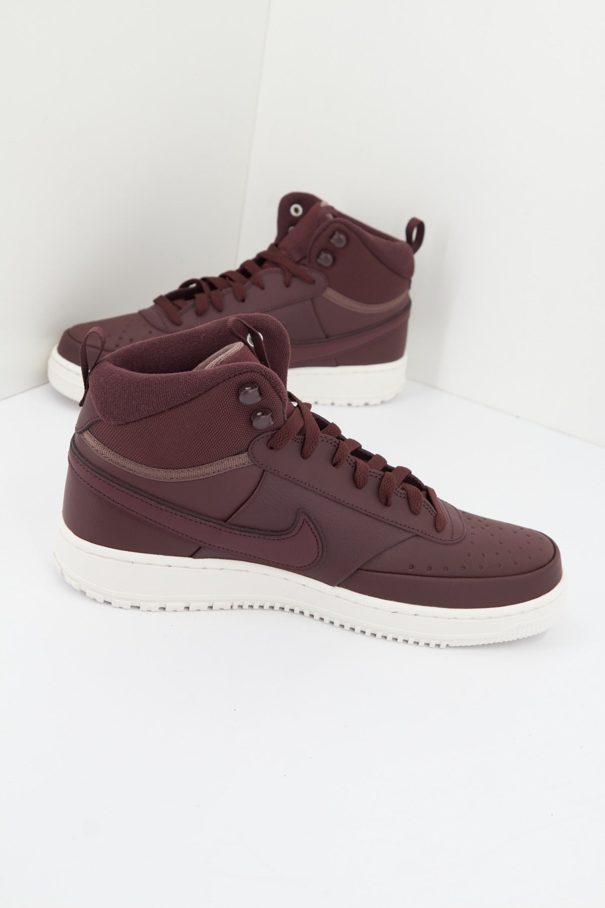 NIKE NIKE COURT VISION MID WINTER en color BURDEOS (2)