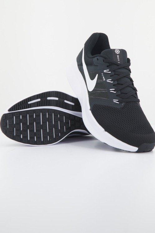 NIKE NIKE RUN SWIFT en color NEGRO (1)