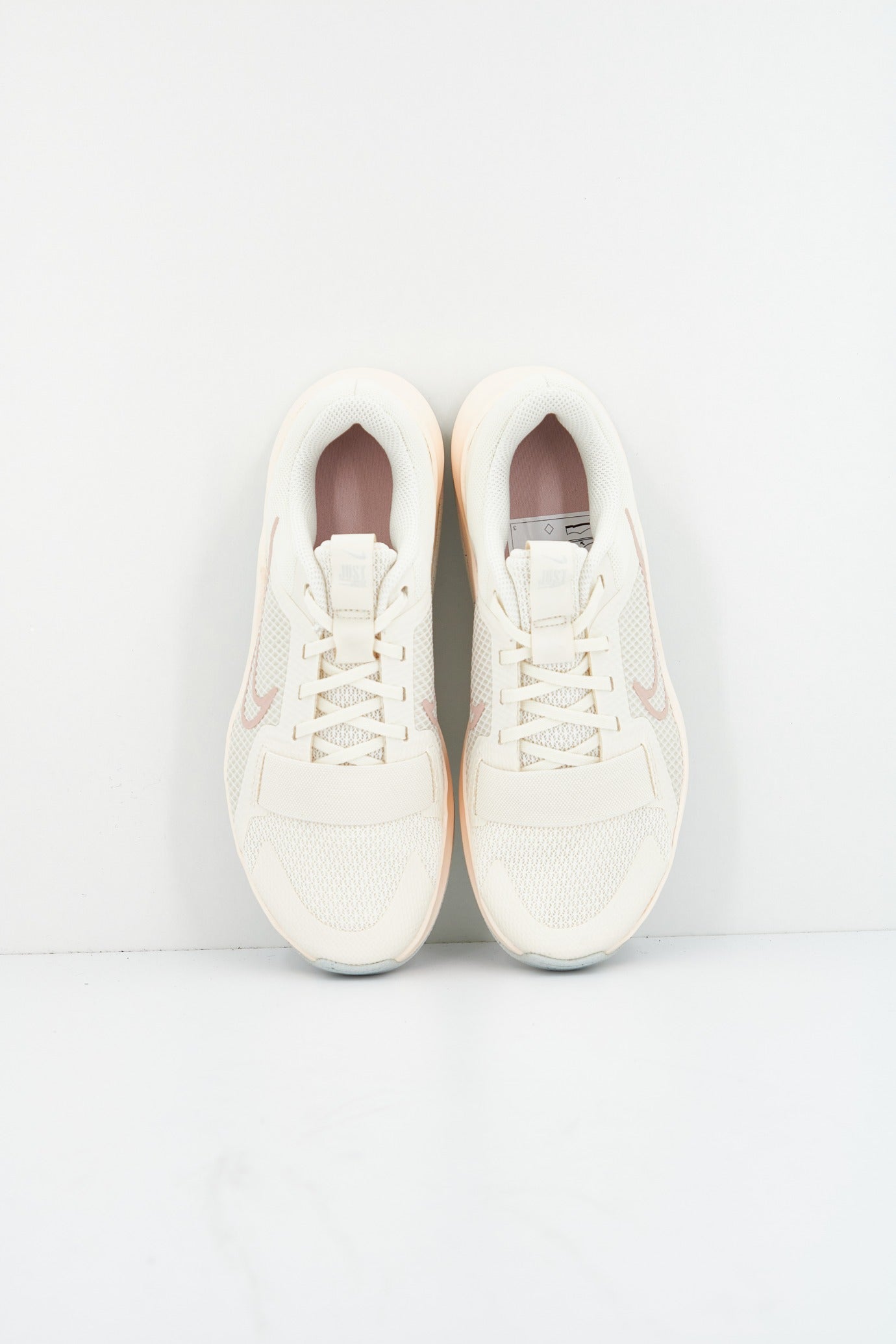 NIKE MC TRAINER C/O en color BLANCO (2)