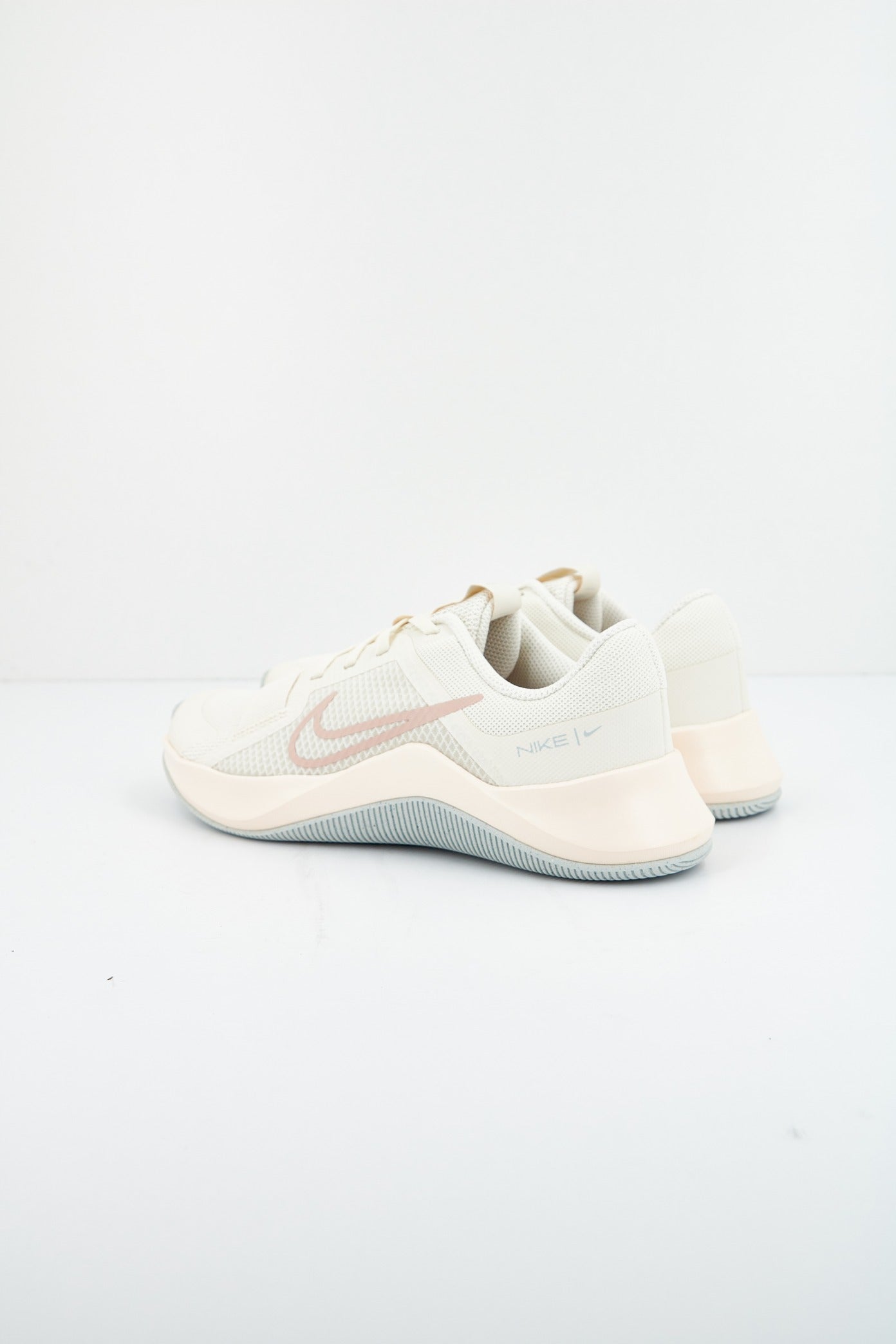 NIKE MC TRAINER C/O en color BLANCO (3)