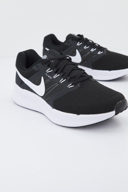 NIKE RUN SWIFT WOMEN'S ROA en color NEGRO (2)