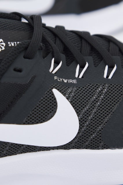 NIKE RUN SWIFT WOMEN'S ROA en color NEGRO (4)