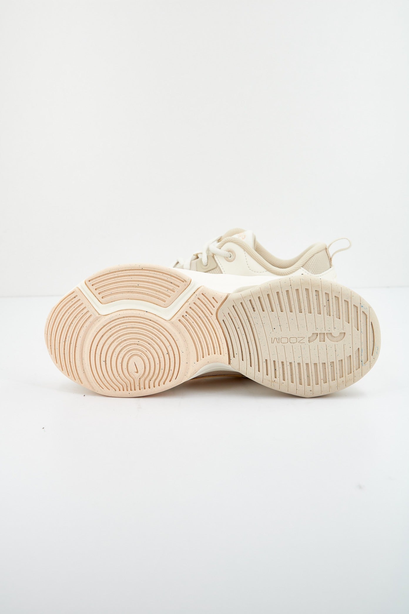 NIKE ZOOM BELLA AA en color BEIS (4)