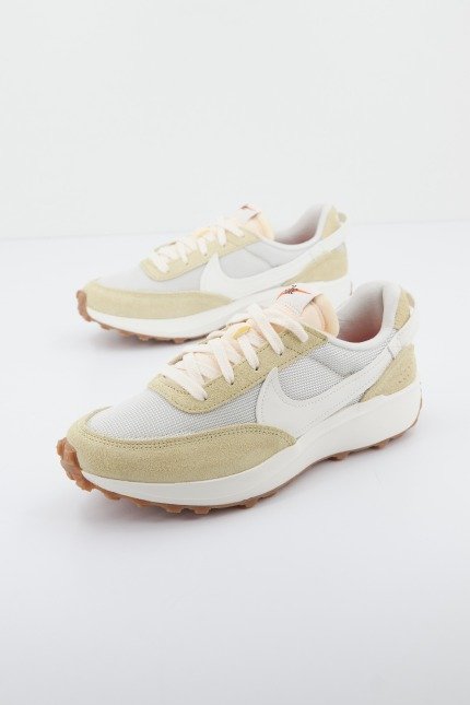 NIKE WAFFLE DEBUT en color BEIS (2)