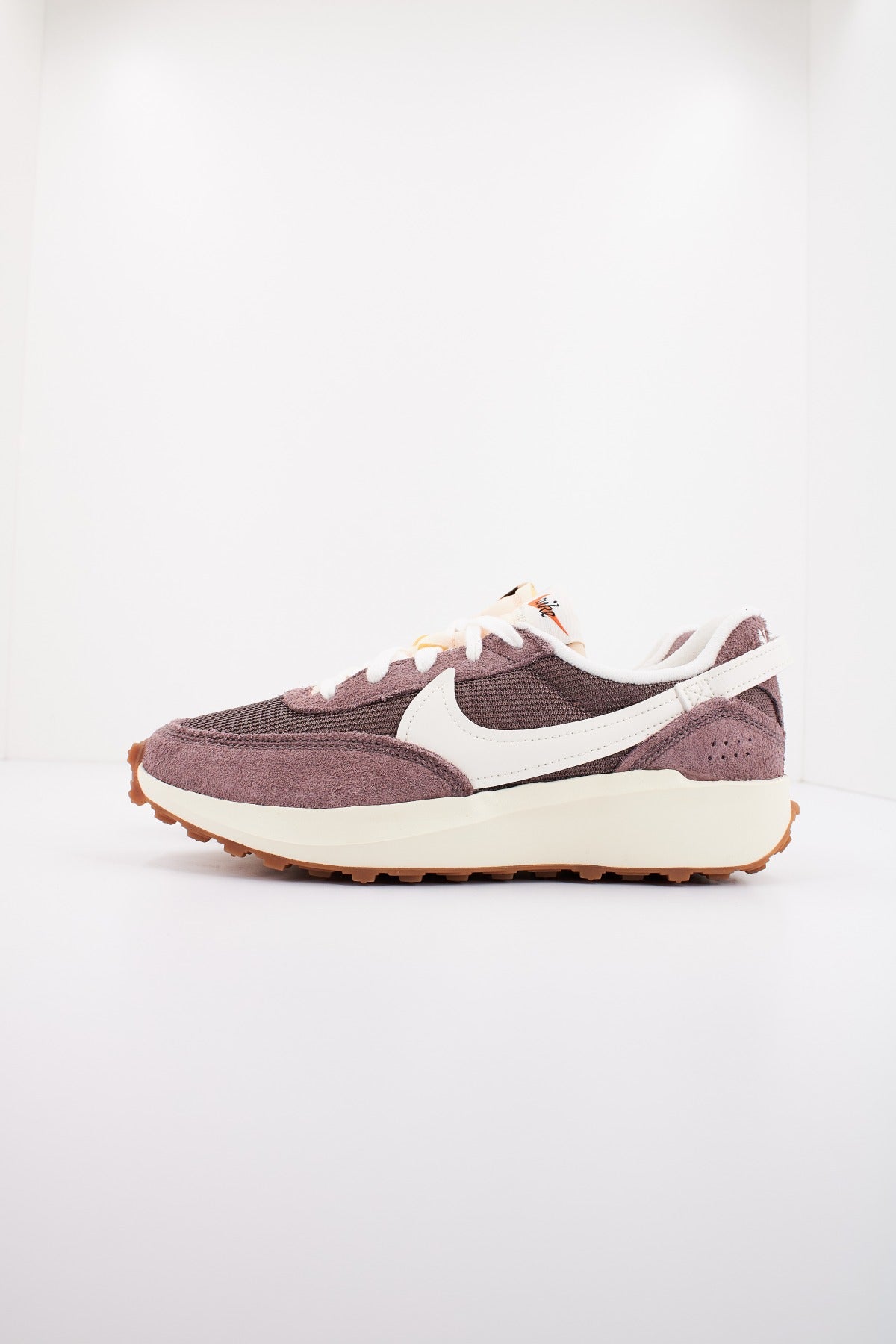 NIKE WAFFLE DEBUT en color VIOLETA (1)
