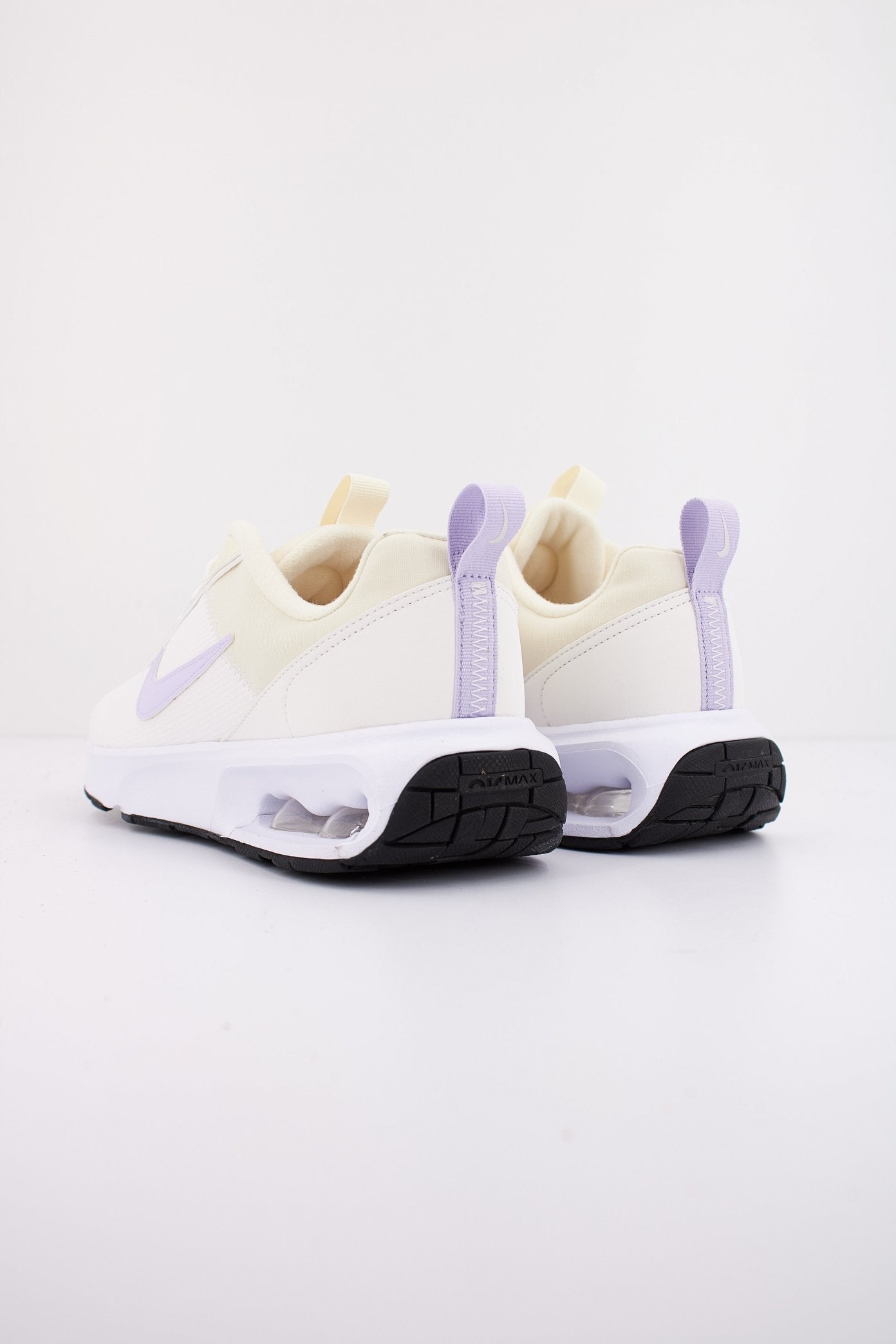 NIKE INTRIK LITE en color BEIS (3)