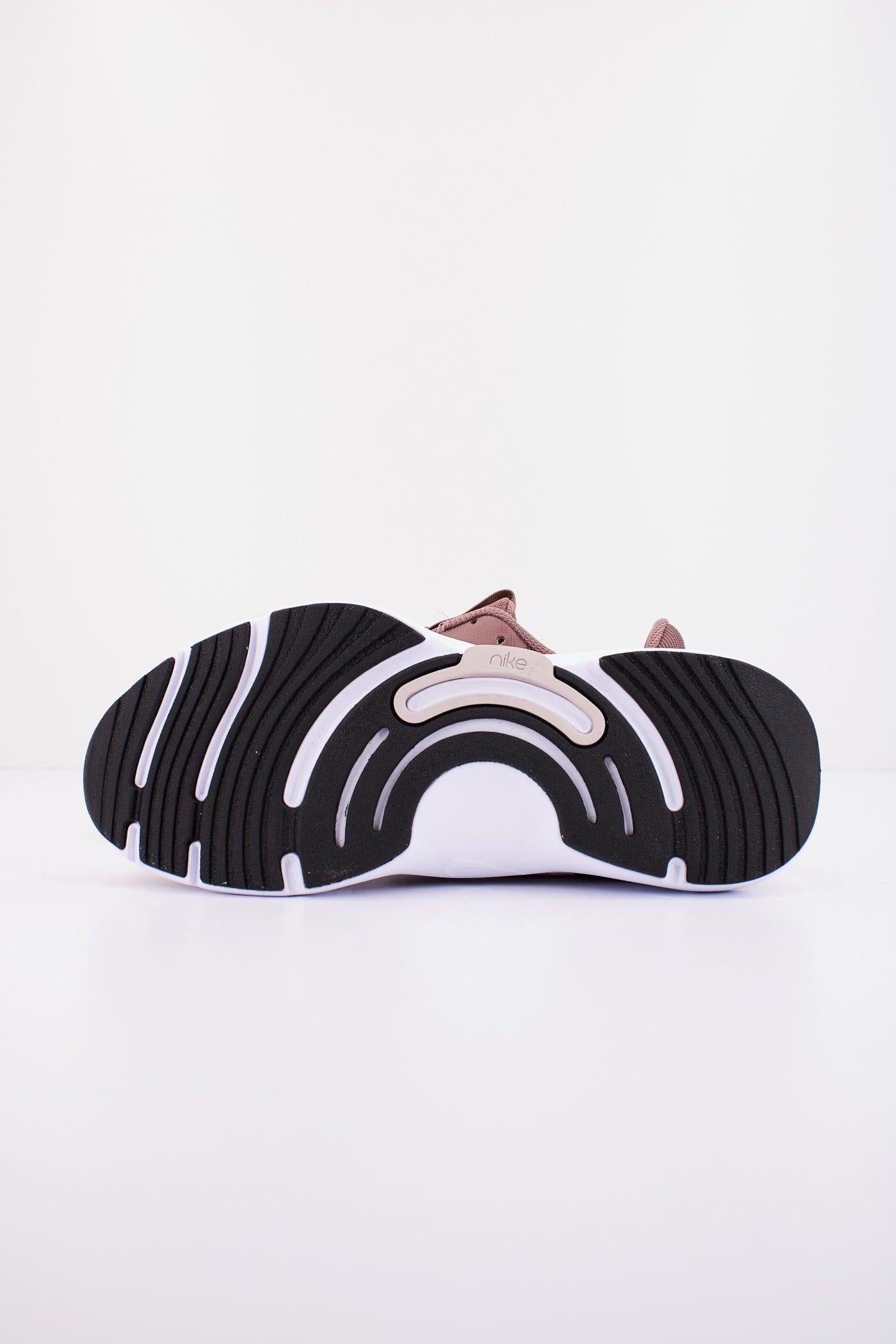 NIKE IN-SEASON TR en color ROSA (4)