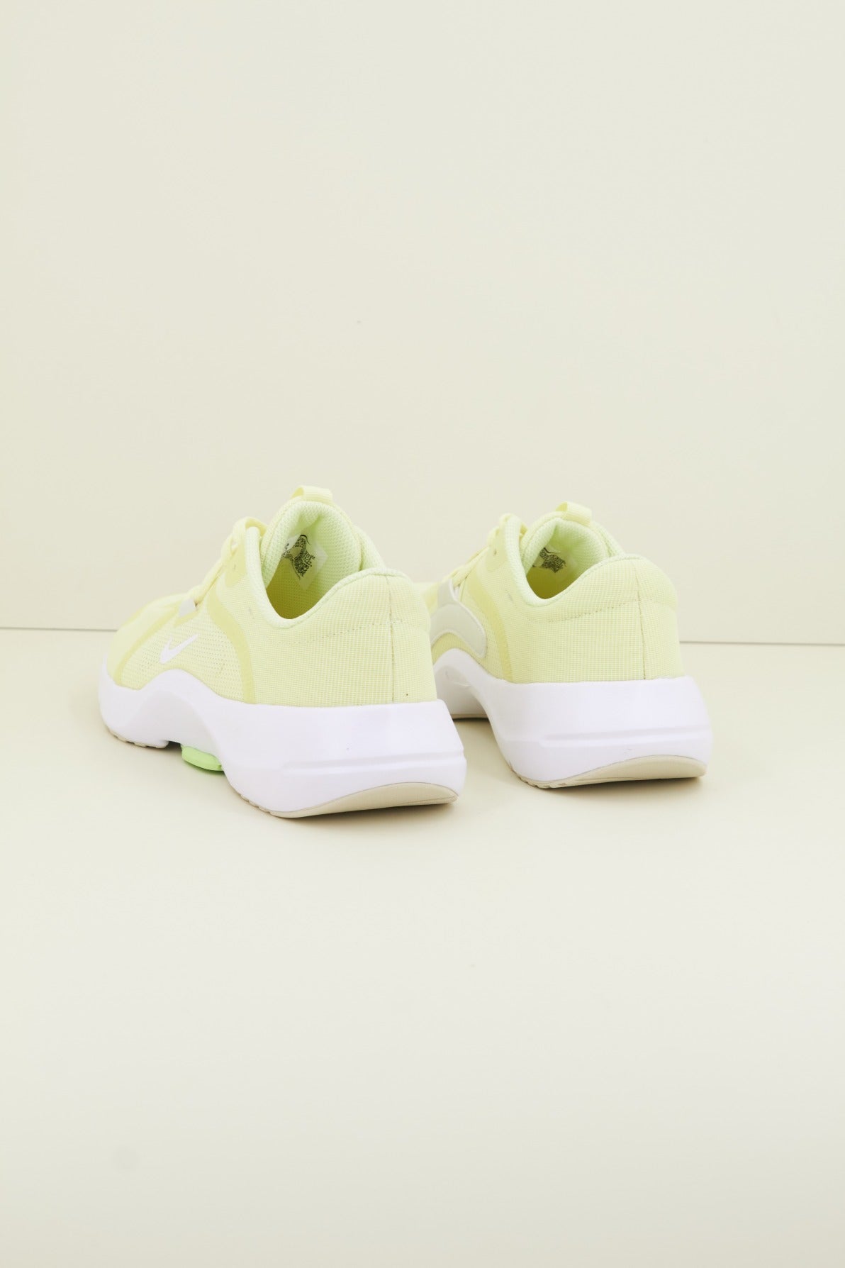 NIKE IN-SEASON TR en color AMARILLO (2)
