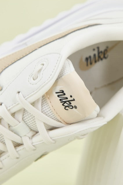 NIKE WMNS AIR MAX DAWN en color BLANCO (4)