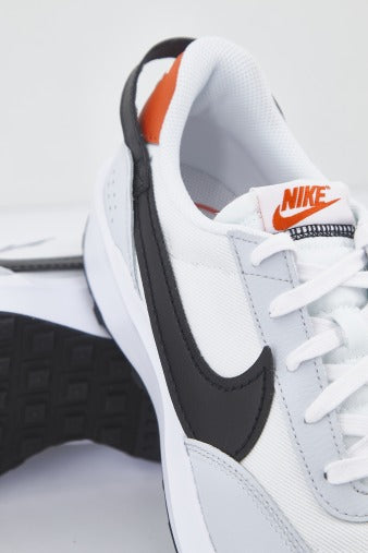 NIKE WAFFLE DEBUT en color BLANCO (4)