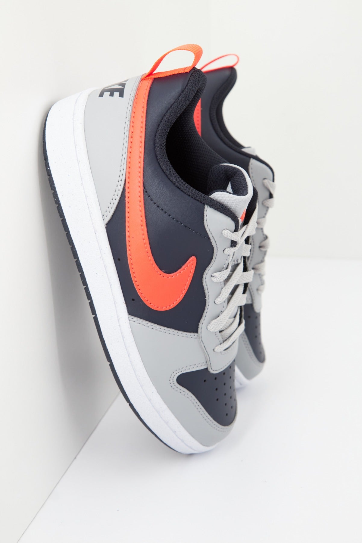 NIKE COURT BOROUGH LOW RECRAFT GS en color GRIS (2)